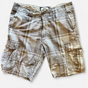 Signature by Levi’s 37” men shorts beige plaid cargo boat bottoms
